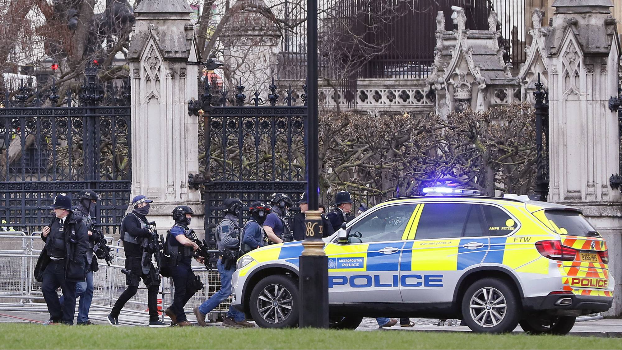 2000x1125 In Photo: Scenes from the attack on U.K. Parliament in London (warning: graphic image) Globe and Mail