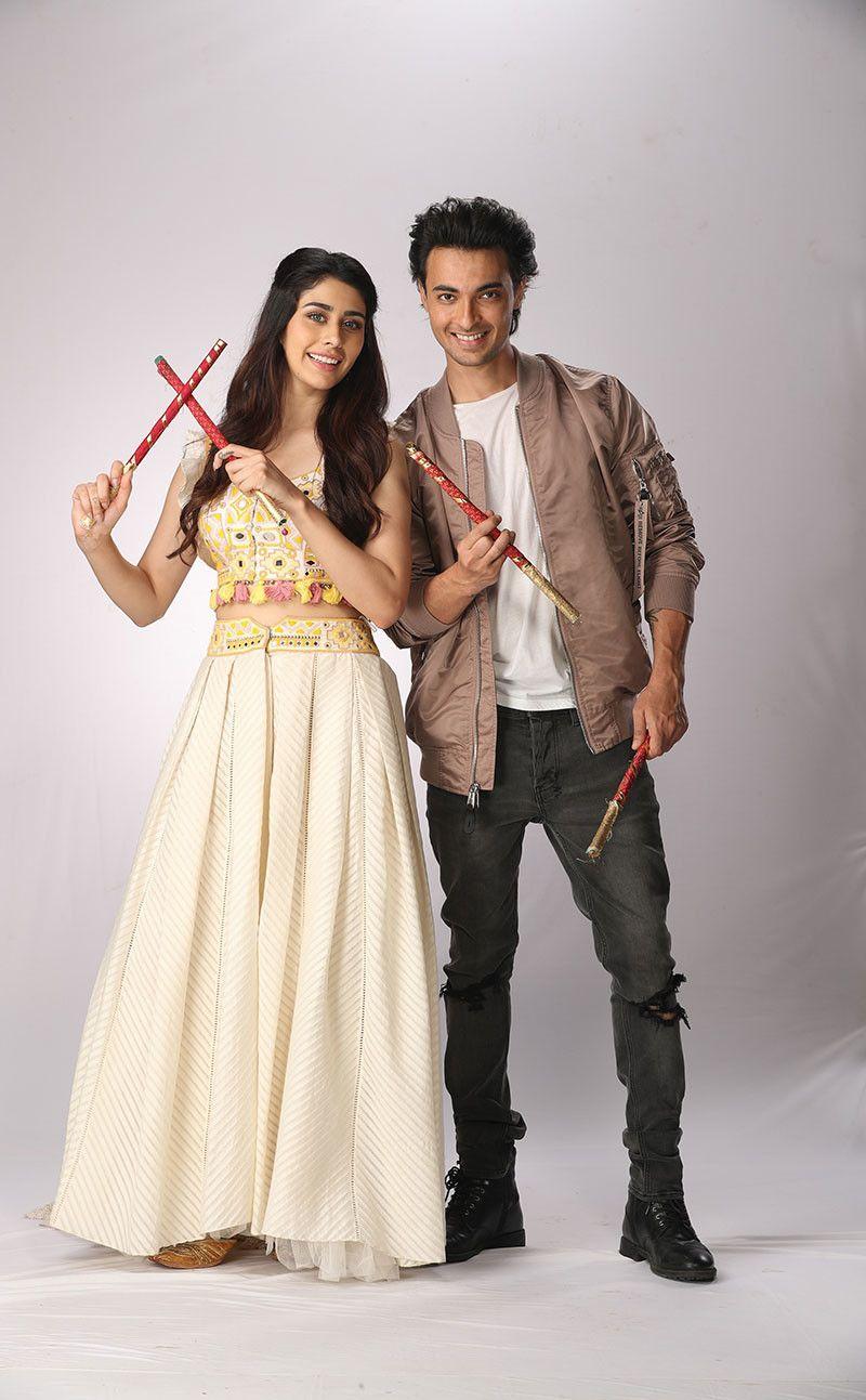 800x1293 Aayush Sharma And Warina Hussain At StarPlus Dandiya Nights. Cute couples, Bollywood celebrities, Indian celebrities