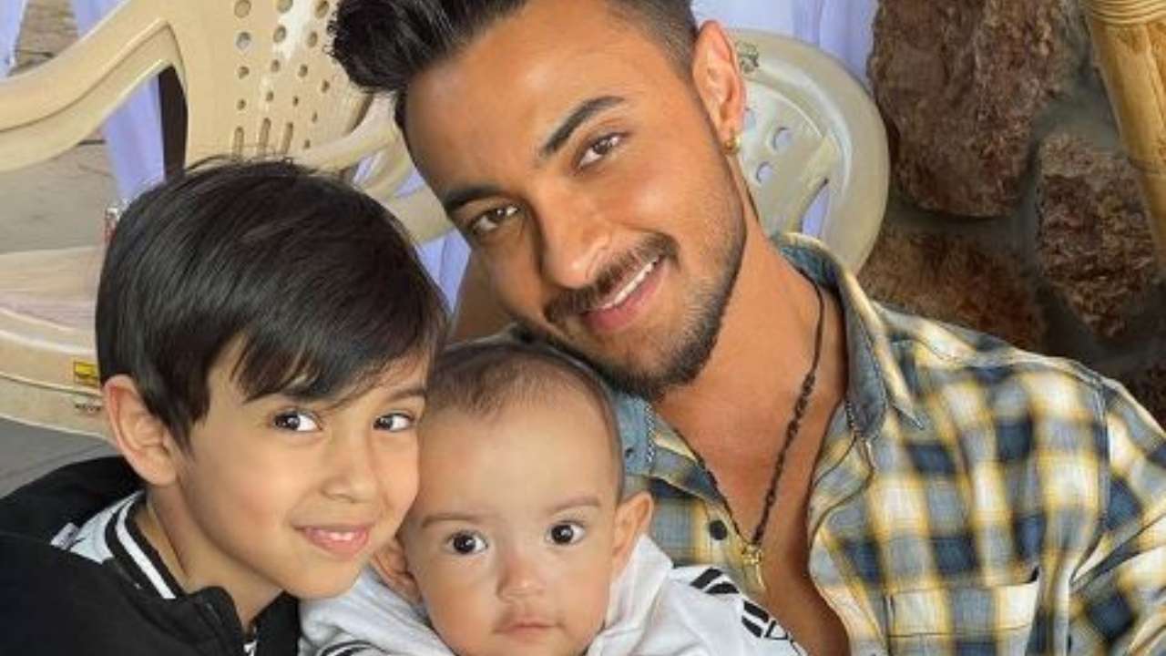 1280x720 Arpita Khan