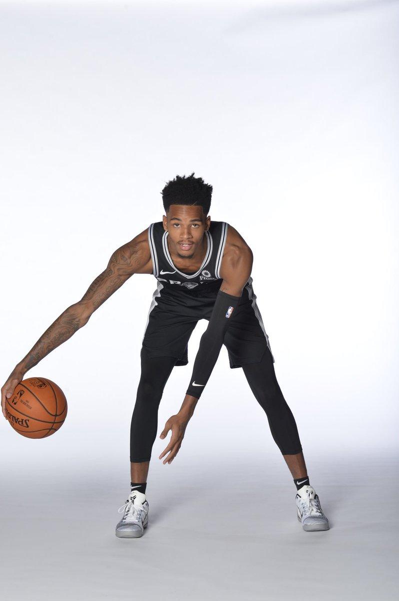 Dejounte Murray holding basketball in both hands 2K wallpaper download