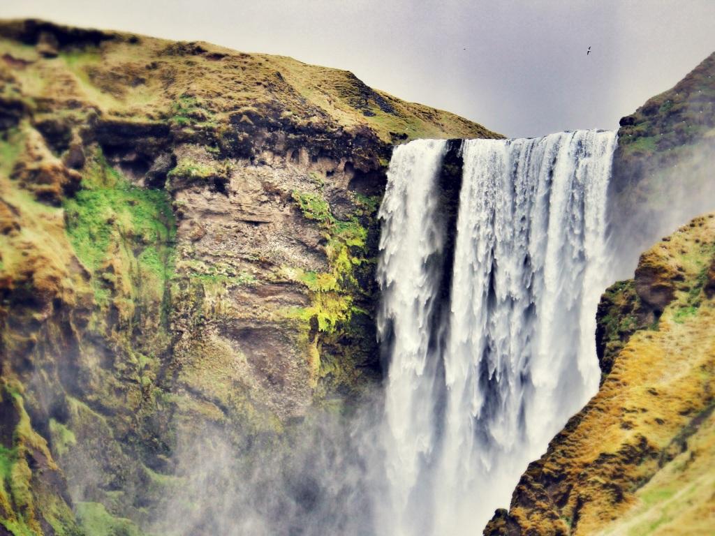 1024x768 Wallpaper 4k skogafoss, waterfall, iceland, people, landscape 4k Iceland, skogafoss, Waterfall