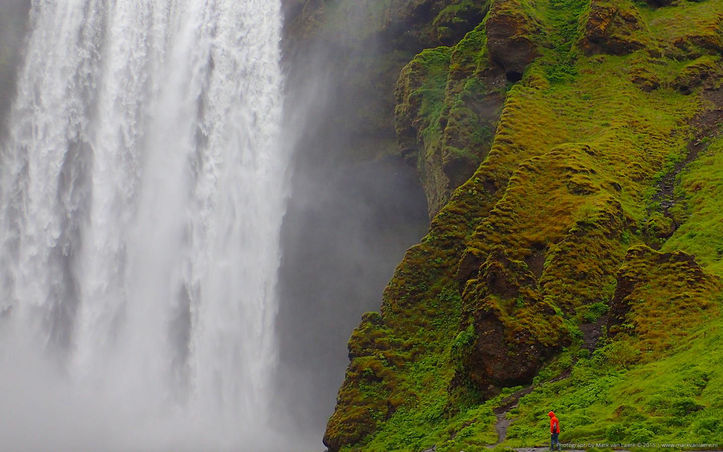 1440x900 Wallpaper: 'Skógafoss Waterfall' majestic Skógafoss waterfall, 60 meters high and 25 meters wide, in the river Skógá near the village of Skógar in the south of Iceland., Skógar, Iceland