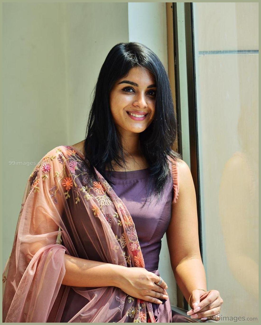 1100x1370 Samyuktha Menon Wallpaper