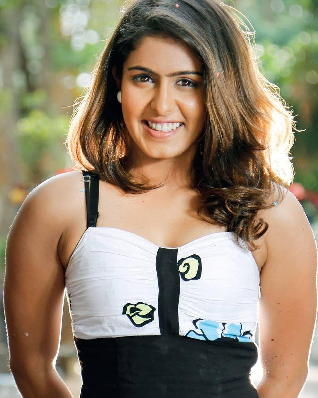1080x1350 Samyuktha Hegde Wallpaper