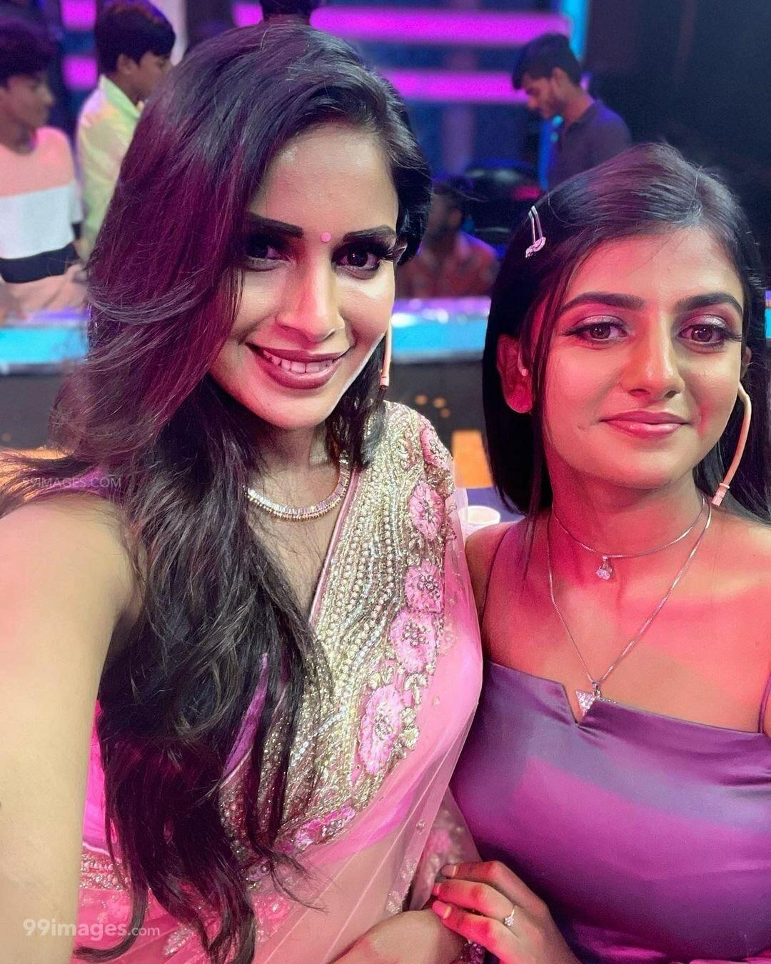 1080x1350 Samyuktha Shanmuganathan Latest Hot HD Photo & Mobile Wallpaper (1080p) (2022)