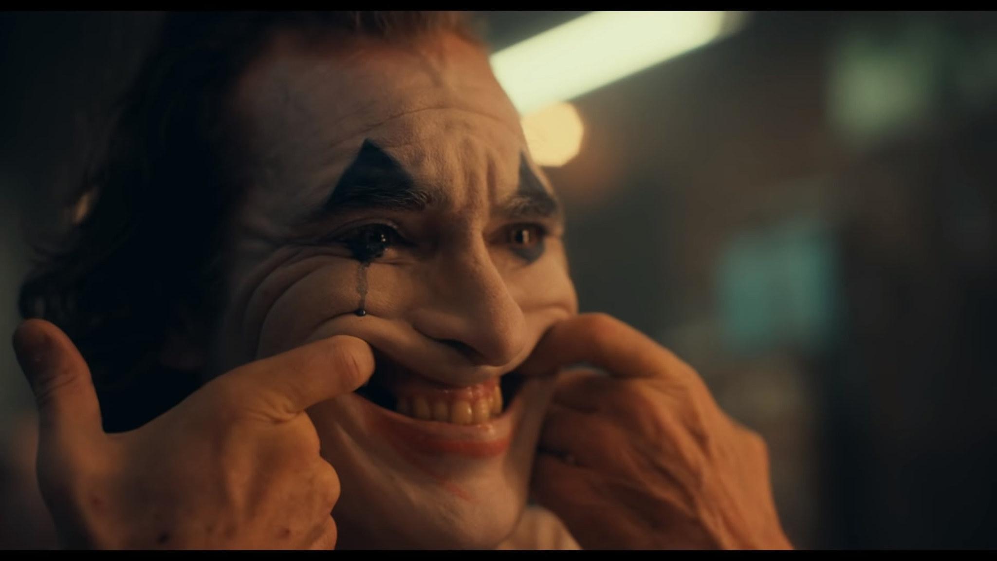 2048x1152 Joker Movie Joaquin Phoenix RobertDeNiro Batman Movie Poster Wallpaper • Wallpaper For You