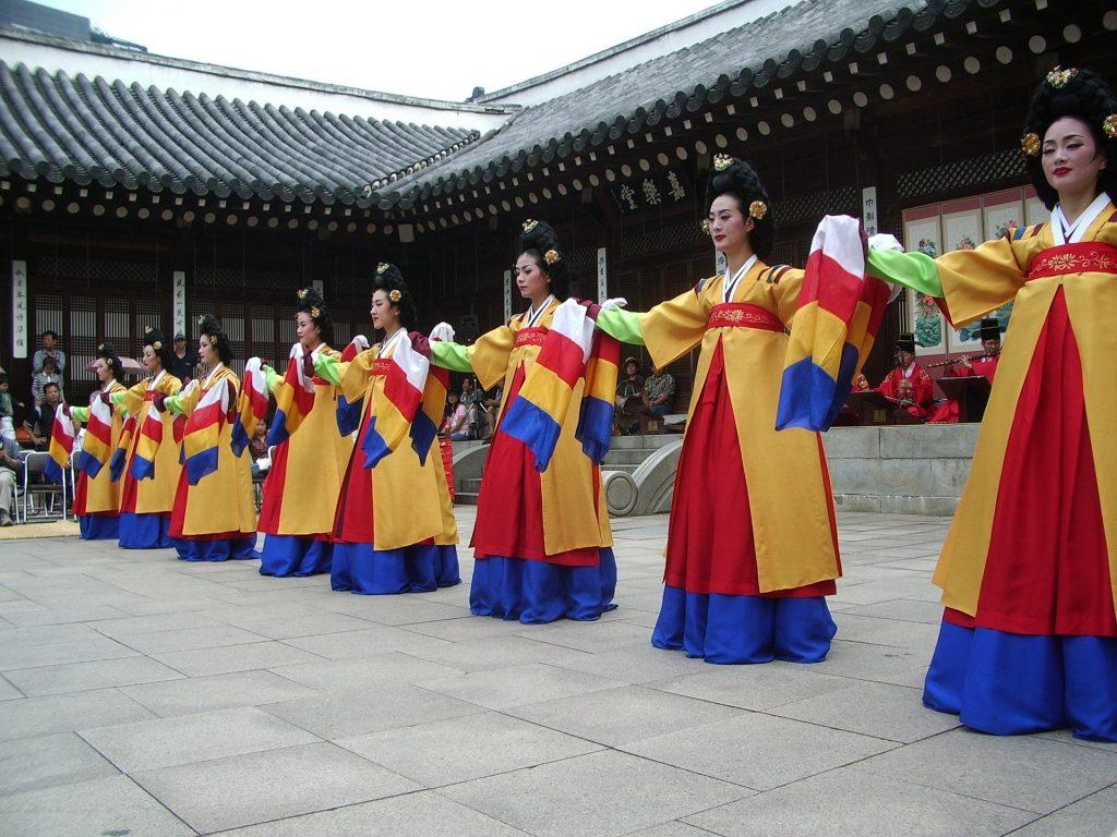 1024x768 TouristSecrets. The Hanbok: All About Korea's National Costume
