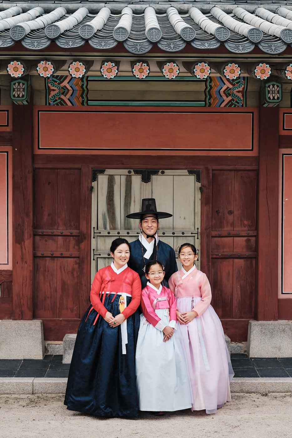933x1400 Hanbok Photo at Gyeongbokgung with the Ha Family