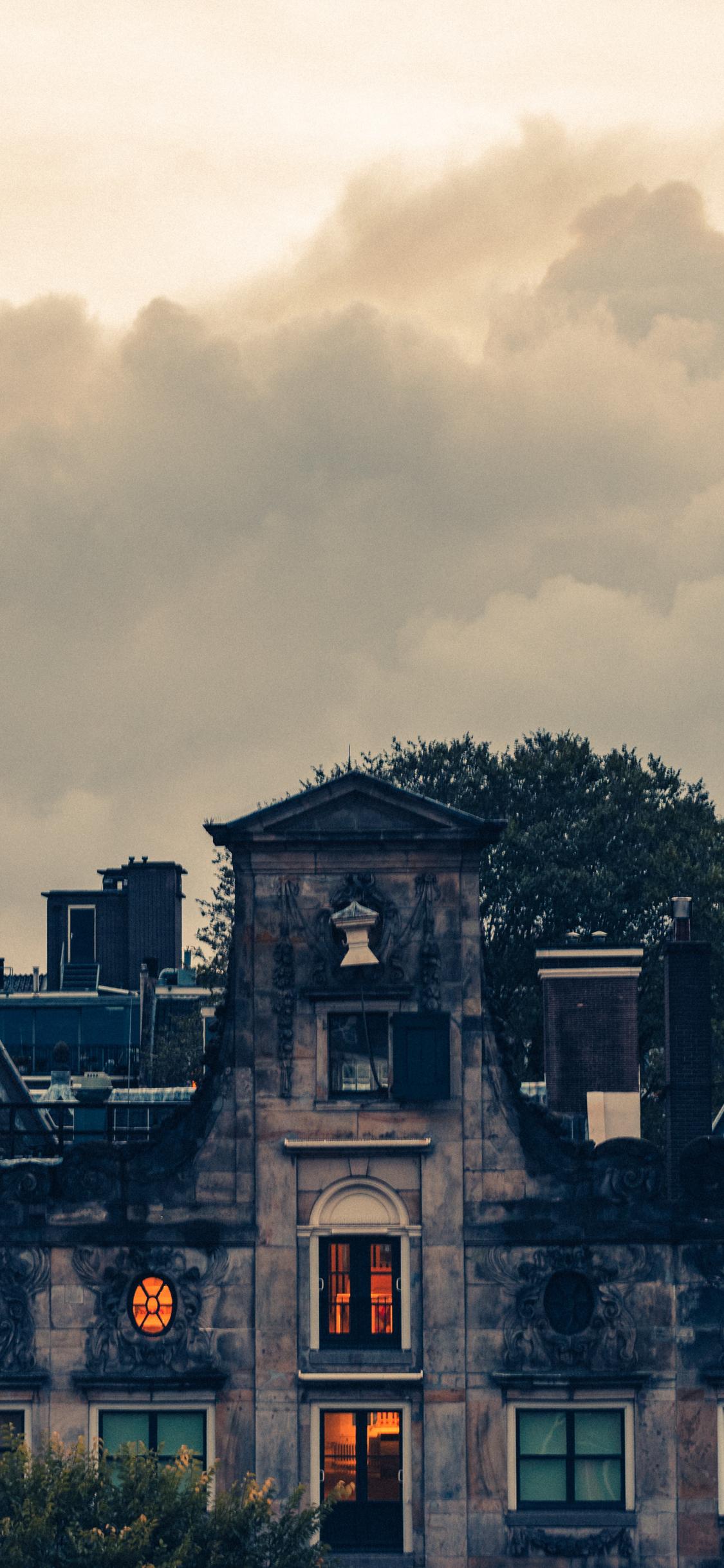 1125x2436 Wallpaper Halloween, Haunted House, Ghost, Two Rivers Mansion, Facade, Background Free Image