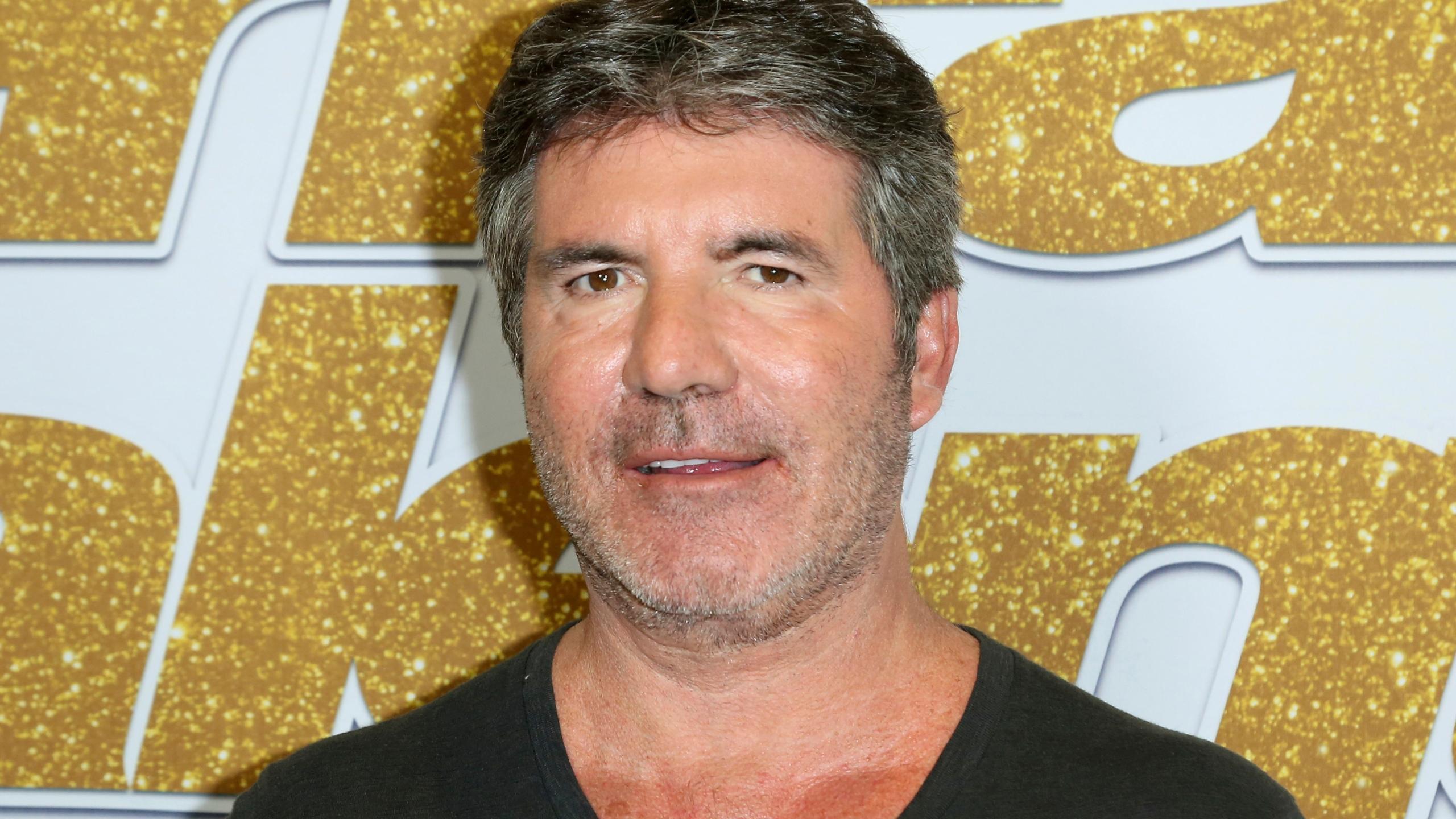 2560x1440 Simon Cowell has surgery for broken back after bike accident