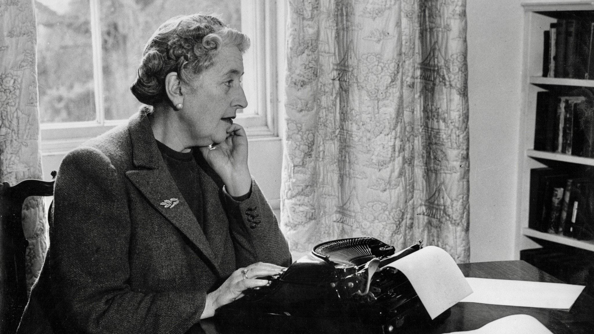2048x1152 Agatha Christie A Trend Setting Look For Murder, Mysteries And Fashion