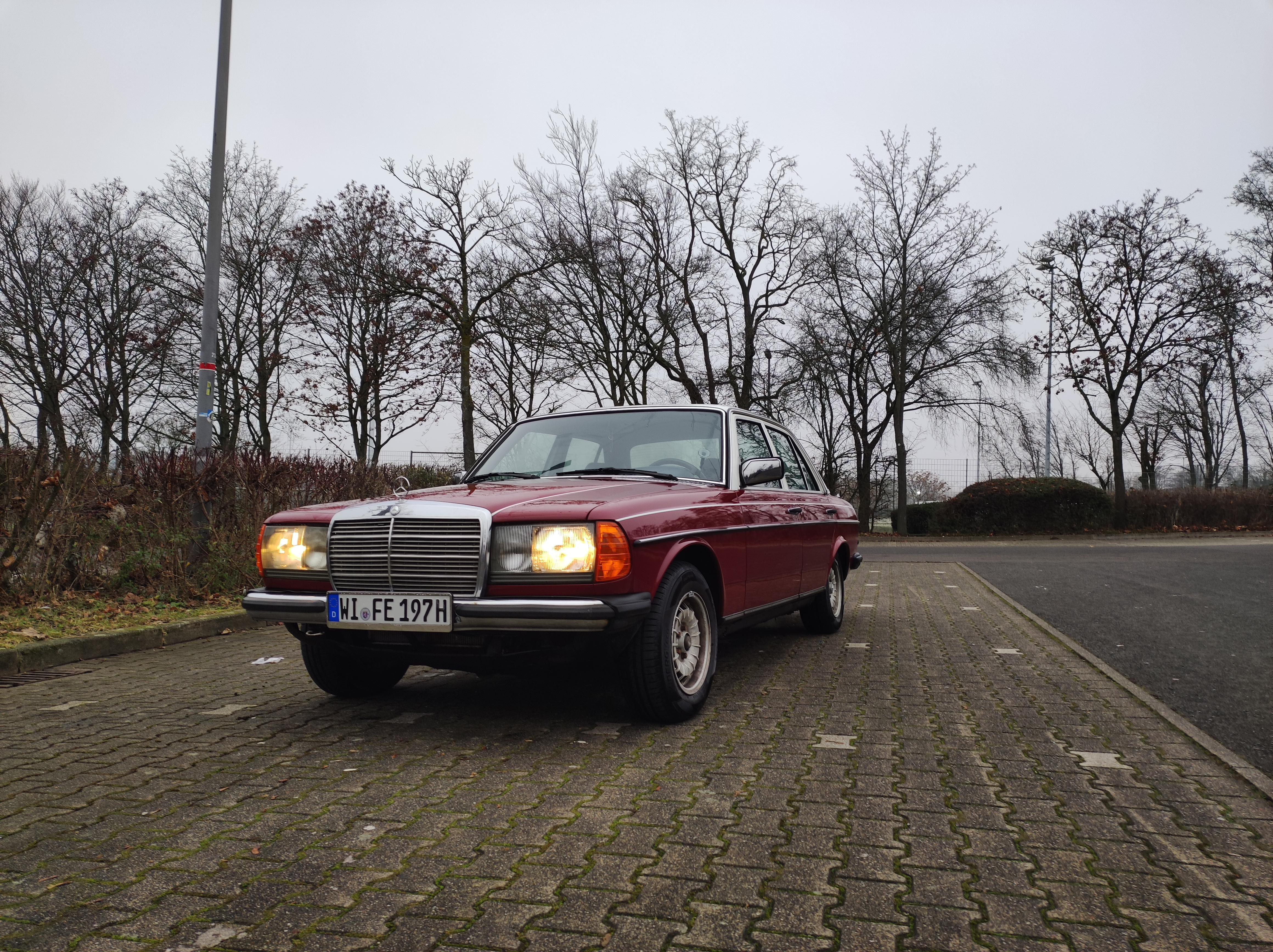 4640x3472 Mercedes Benz W123