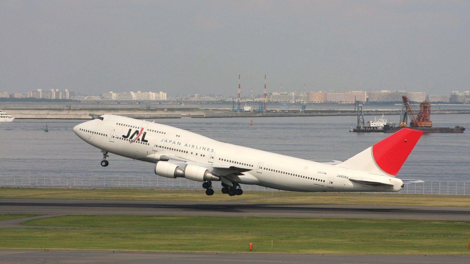 1600x900 Worlds First Jumbo Jet Boeing 747 100 JAL Japan Airlines During