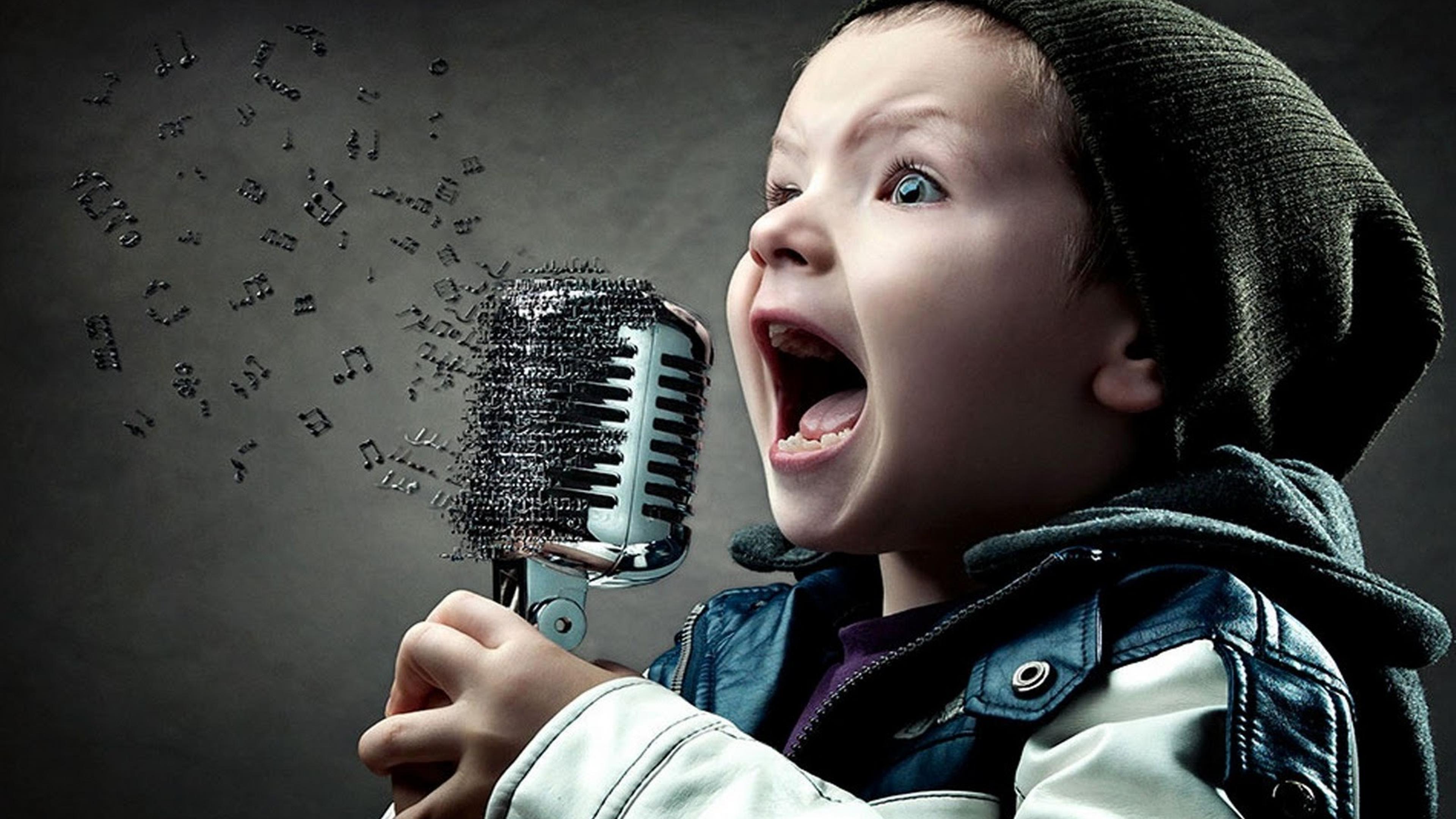 3840x2160 A child sings at the microphone