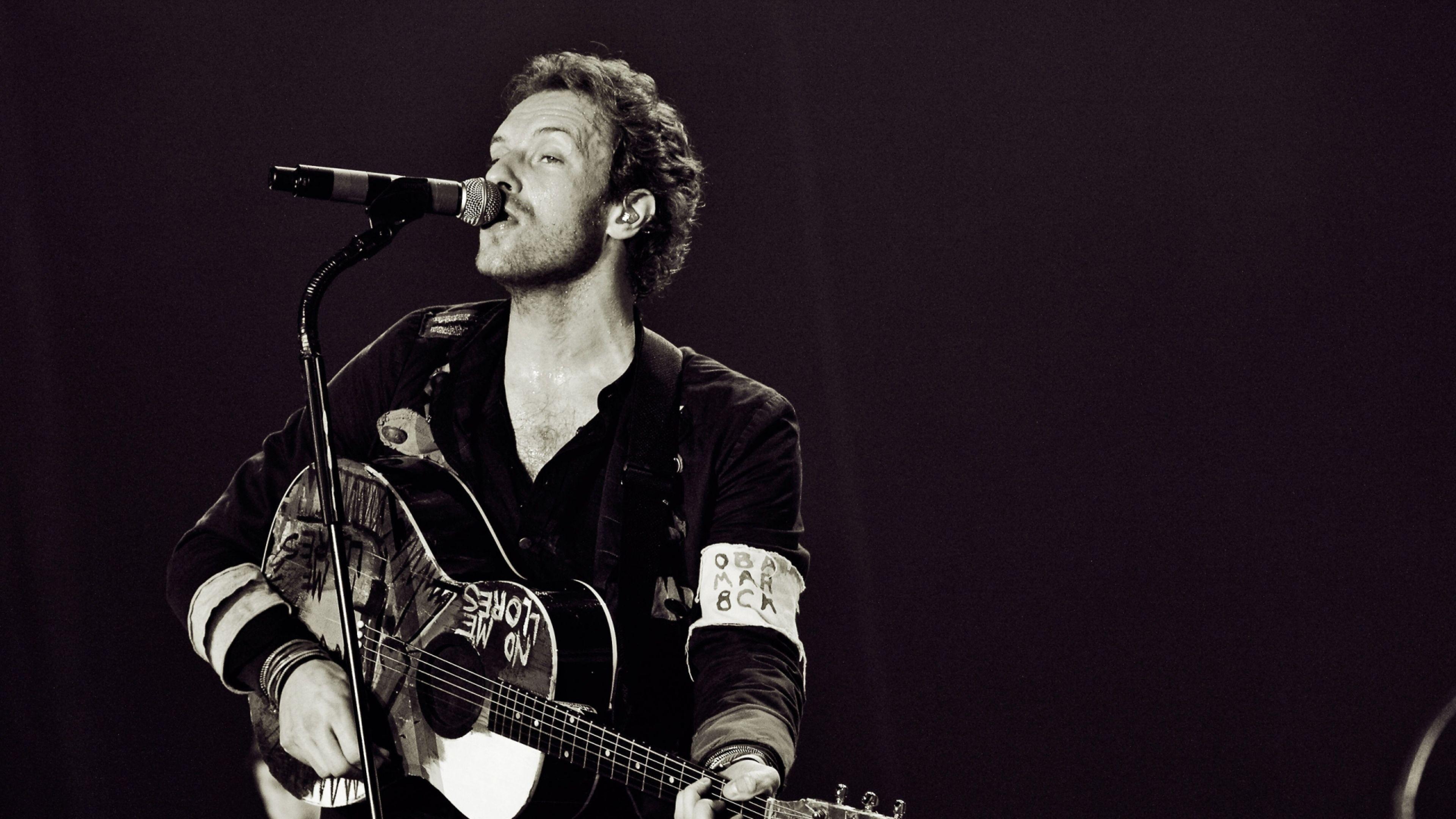 3840x2160 Download Wallpaper 3840x2160 Coldplay, Singing, Microphone, Guitar