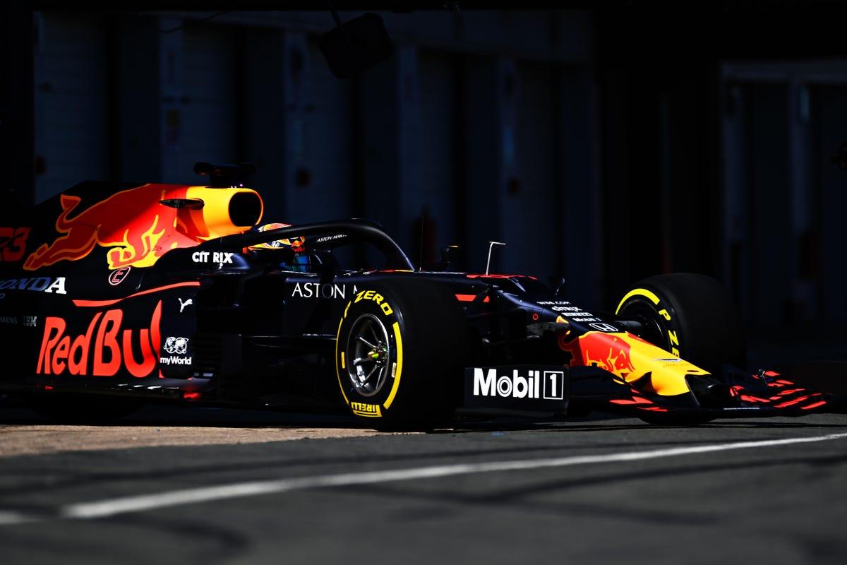 1200x800 Aston Martin Red Bull Racing Launches Headphones With New Listening Technology