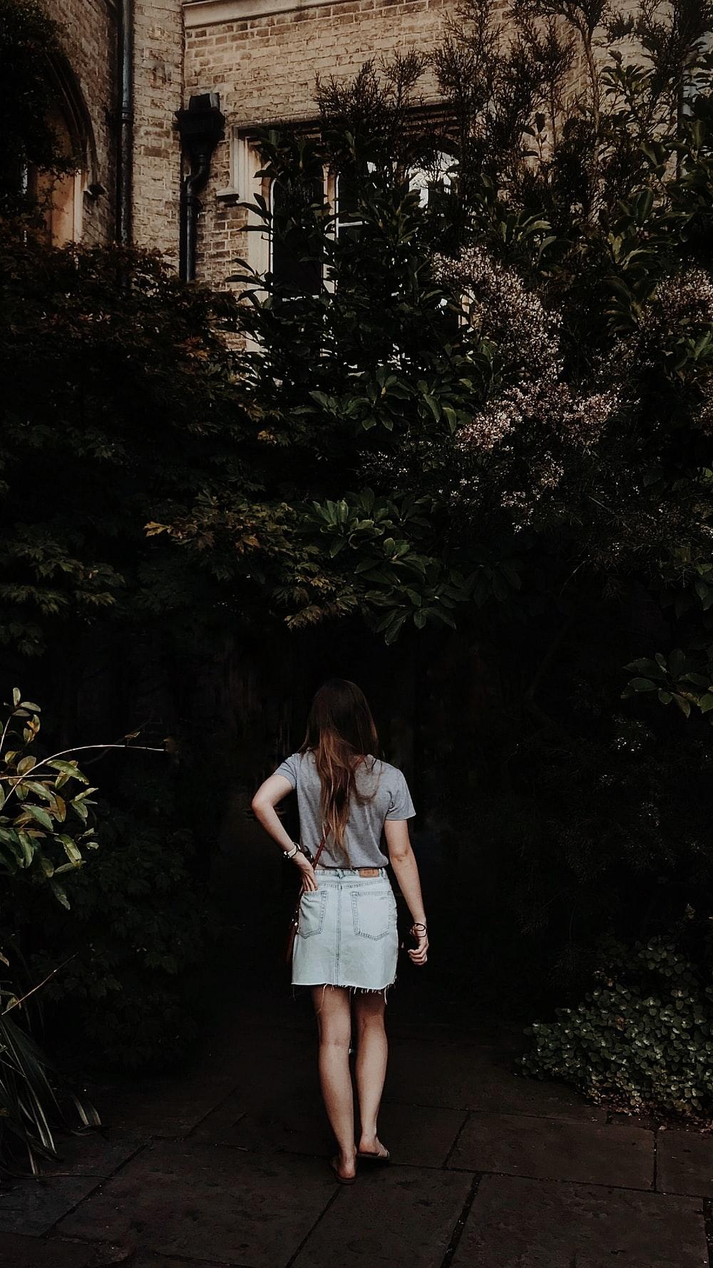 1000x1778 Mystery Girl Picture. Download Free Image