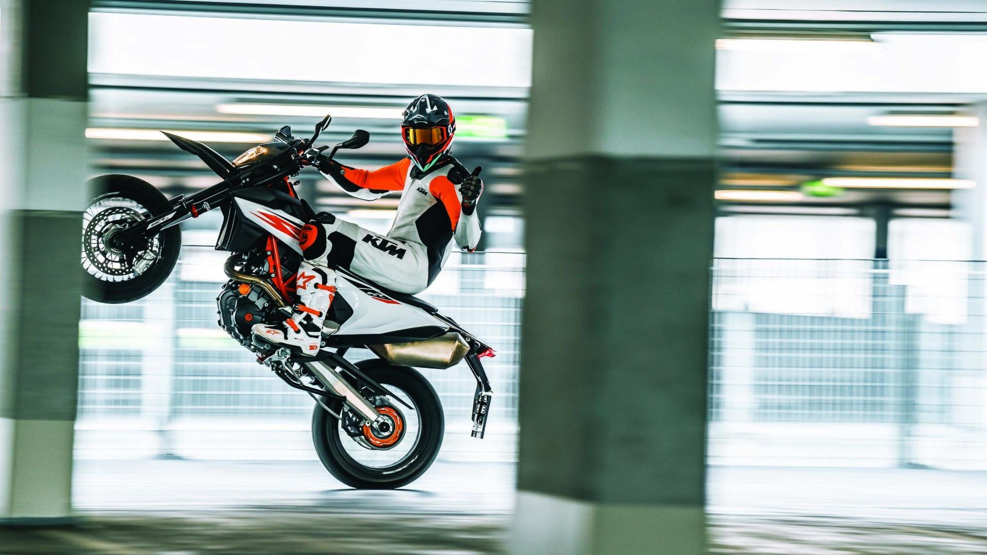 1920x1080 Download 1920x1080 Ktm 690 Smc R, Motorcycle, Thumbs Up, Supermoto Wallpaper For Widescreen