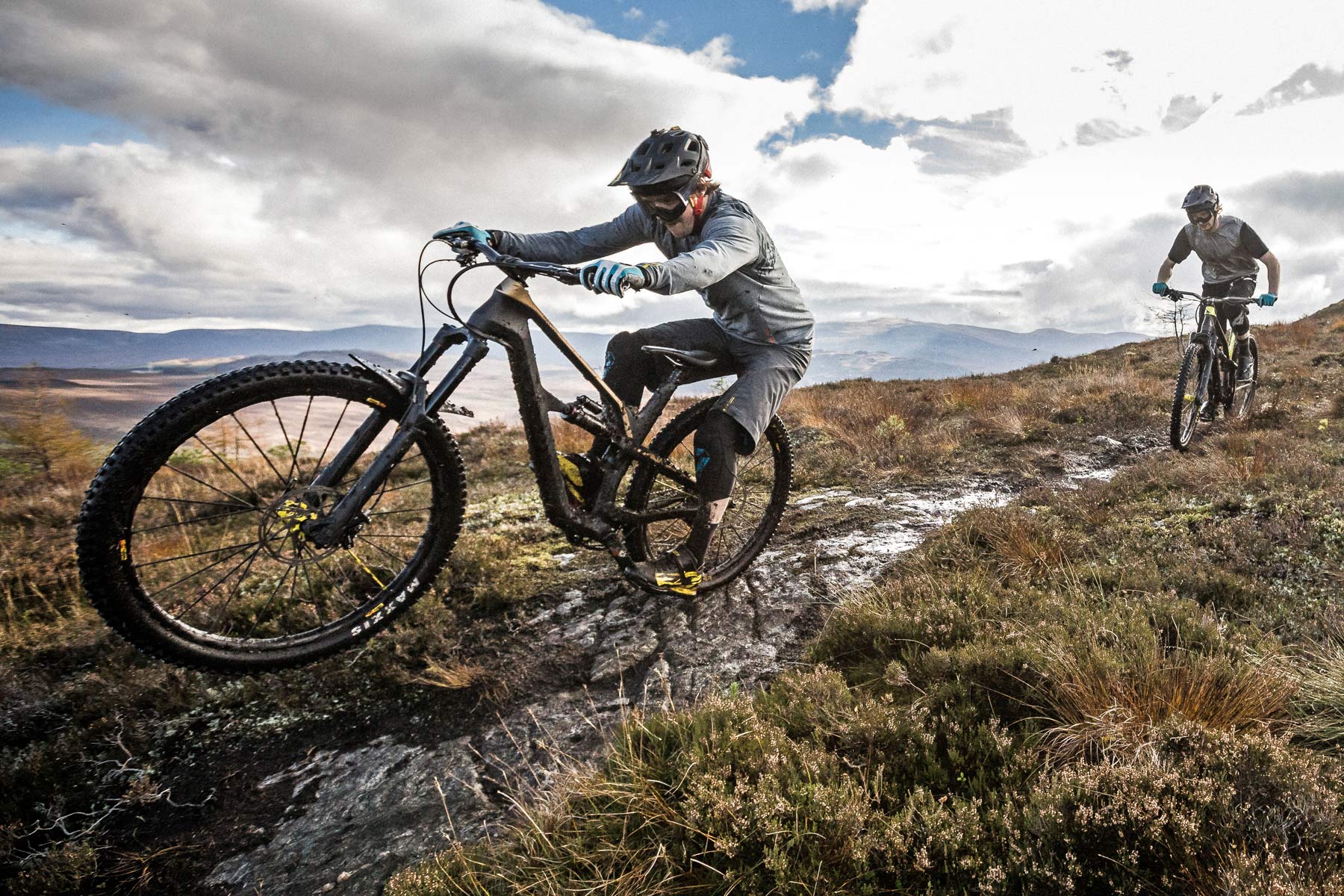1800x1200 Canyon Spectral CF SLX Shreds Trail As All New, More Aggressive Mountain Bike