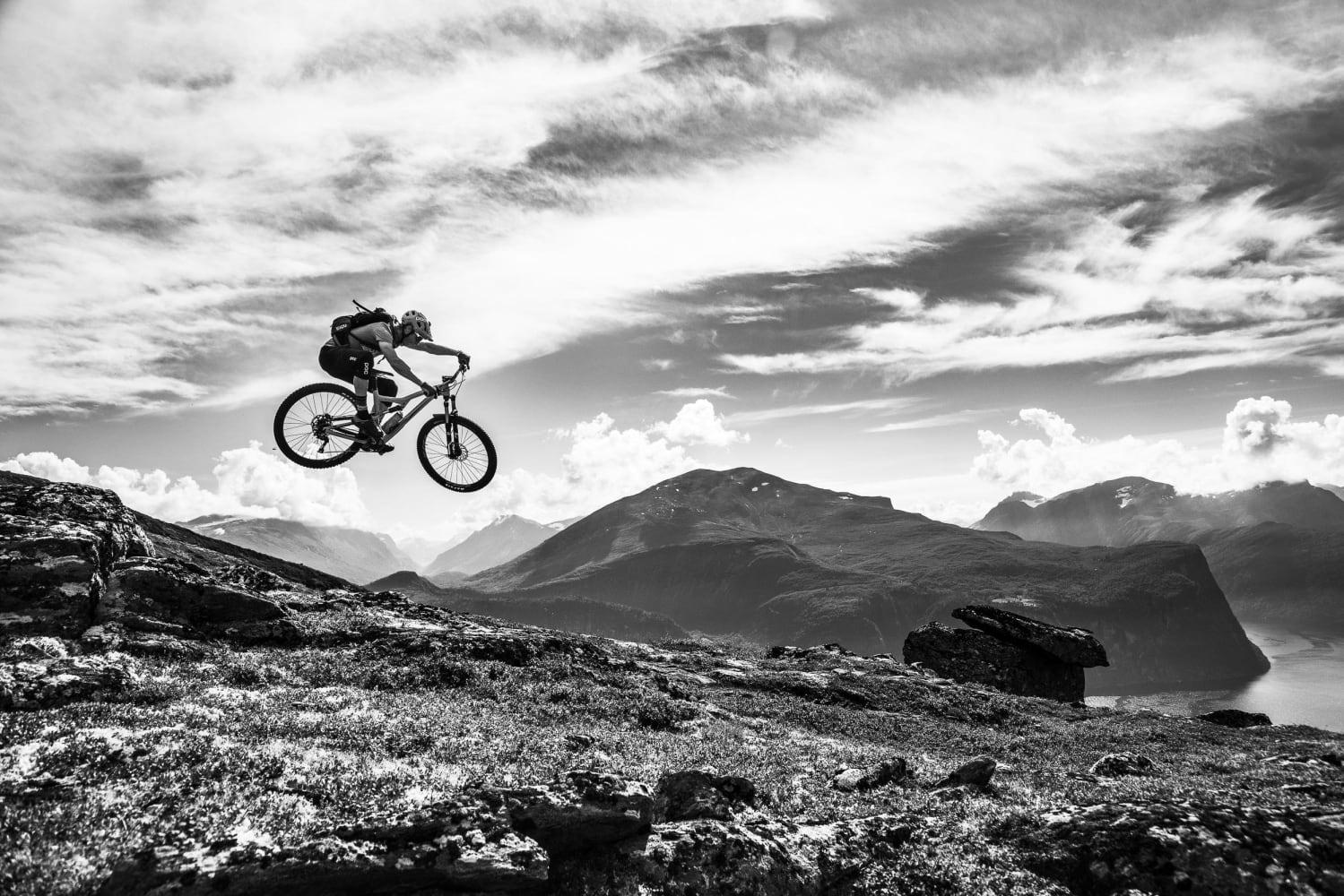 1499x1000 How to take the perfect mountain bike picture