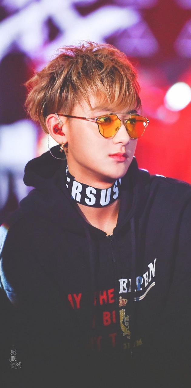 630x1280 Huang Zitao Wallpaper