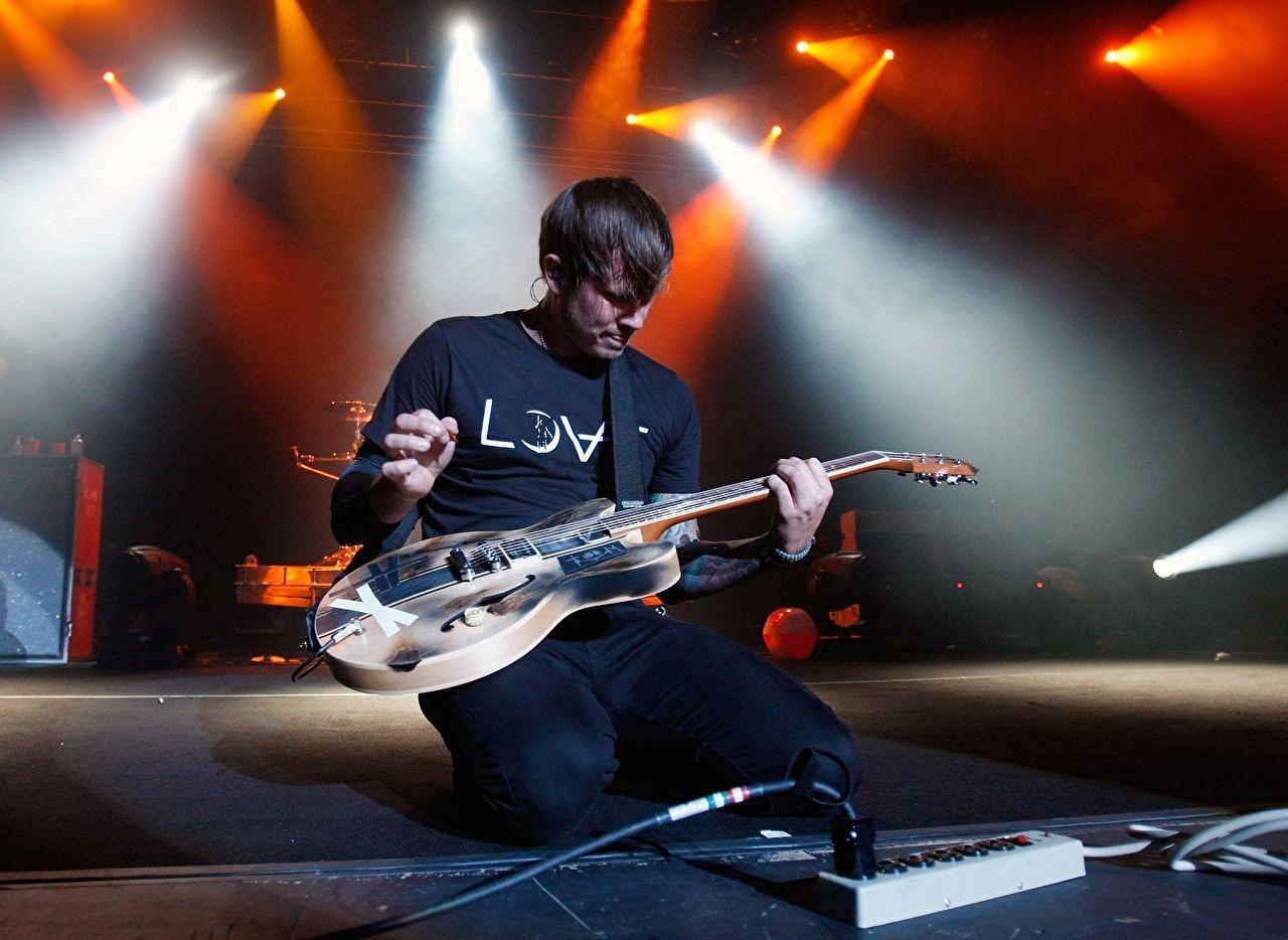 1280x934 Tom DeLonge Wallpaper