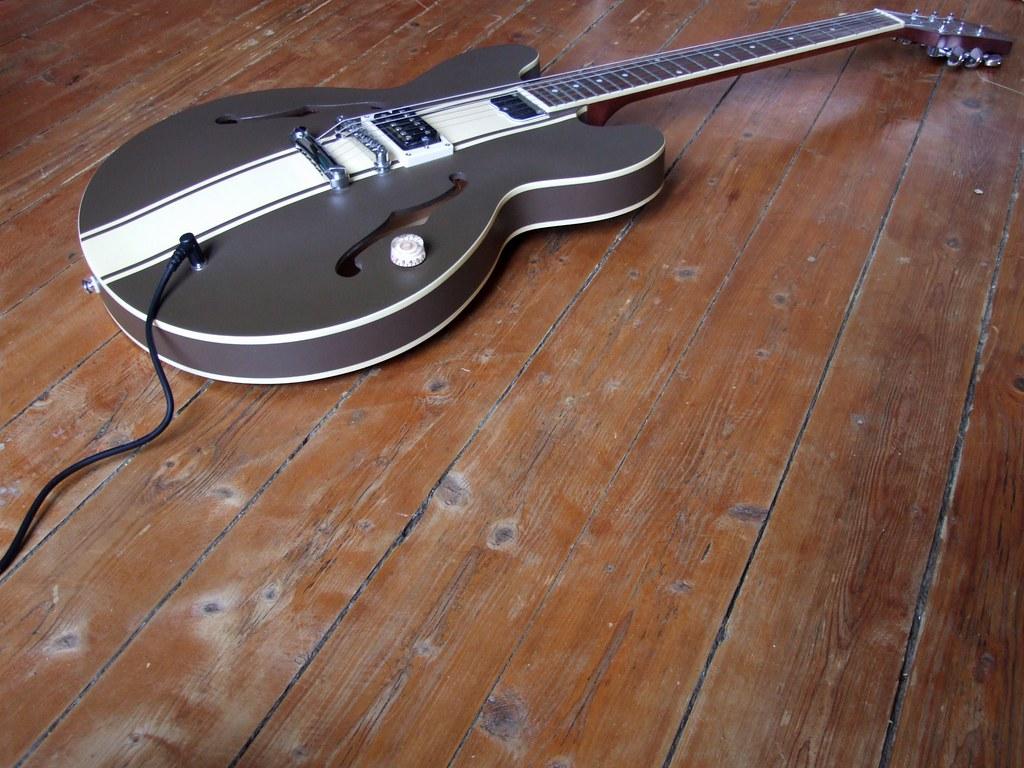1024x768 Epiphone Es 333 Tom Delonge Signature. The Best Guitar In T