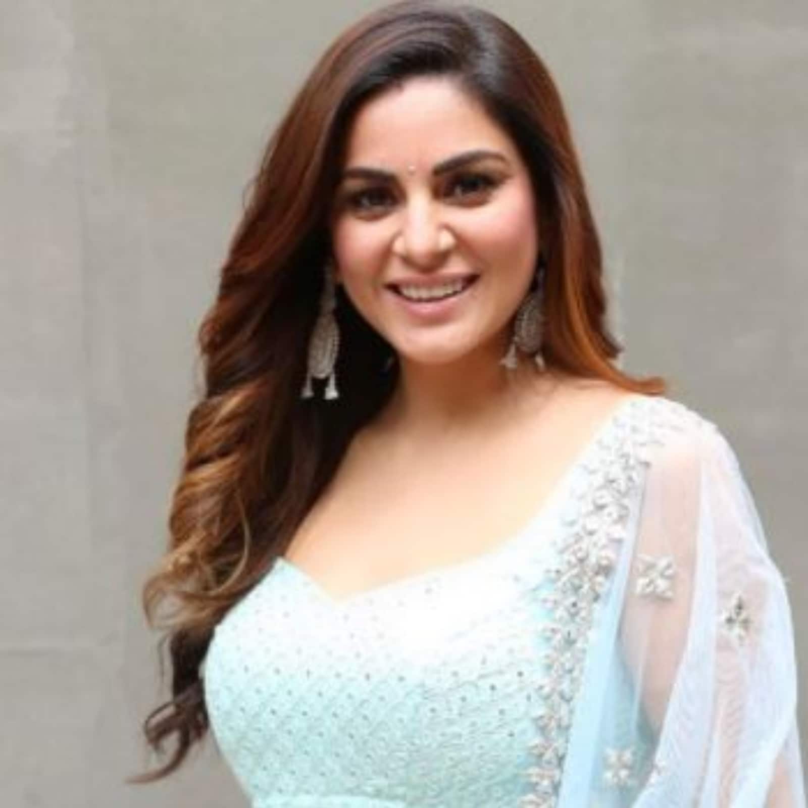 1600x1600 Free download Kundali Bhagya Actress Shraddha Arya Looks Gorgeous in Light Blue [1600x1600] for your Desktop, Mobile & Tablet. Explore Shraddha Arya Phone Wallpaper. Shraddha Kapoor Cute HD Wallpaper