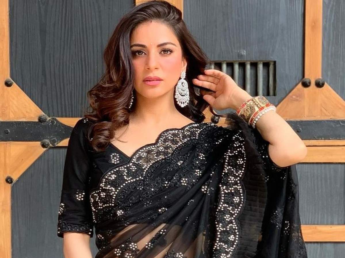1200x900 Kundali Bhagya's Shraddha Arya looks ravishing in a black saree and beautiful jewels; see photo of India