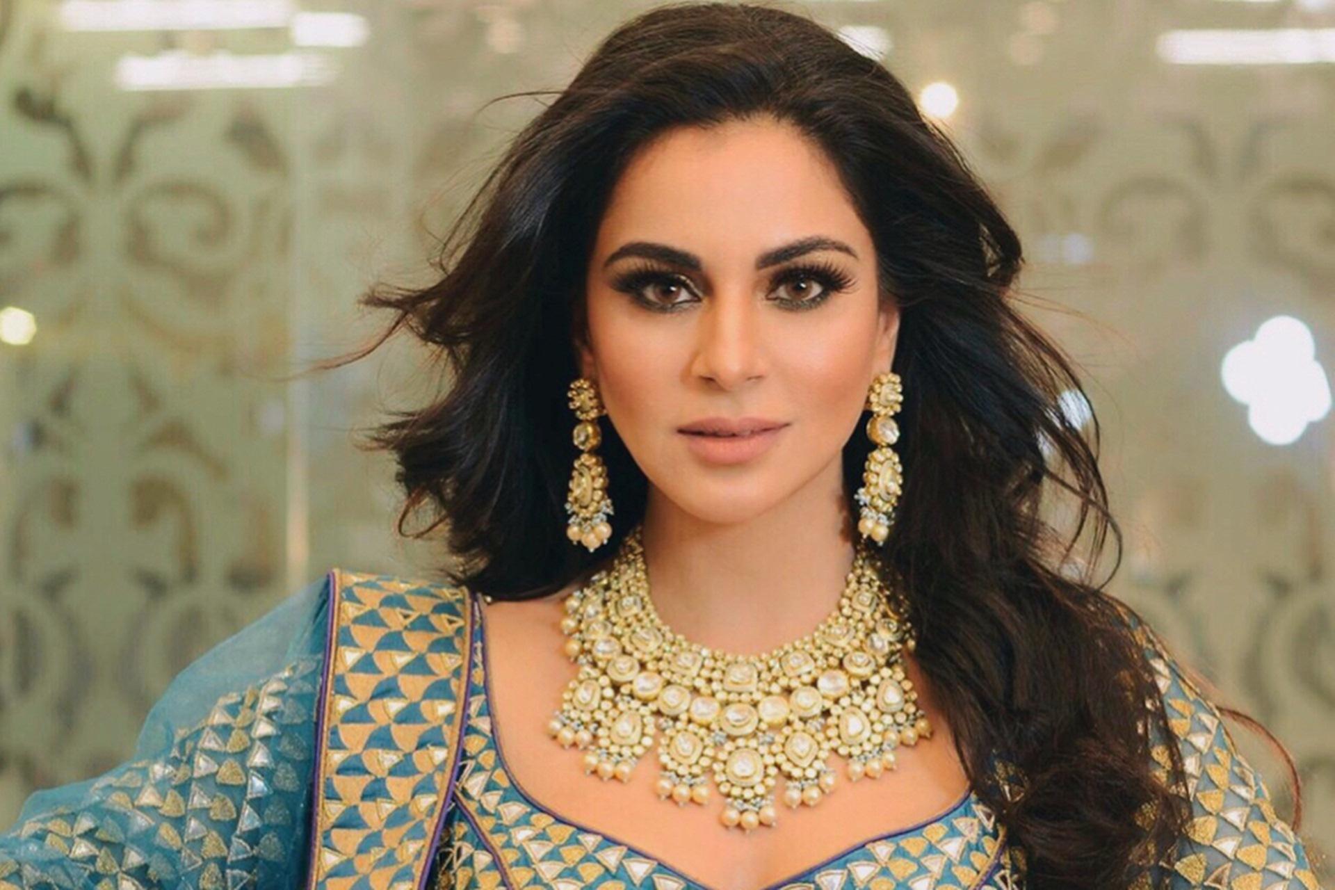 1920x1280 Shraddha Arya Desktop Wallpaper 36384