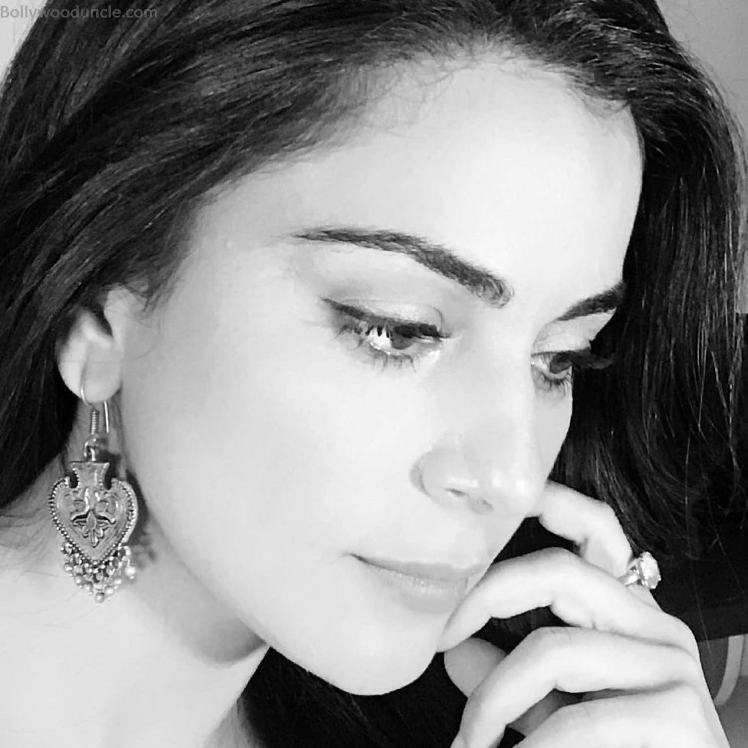 1500x1500 Shraddha Arya movies, filmography, biography and songs