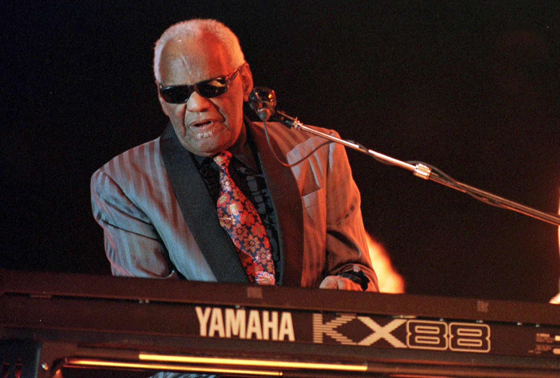 2192x1482 RAY CHARLES