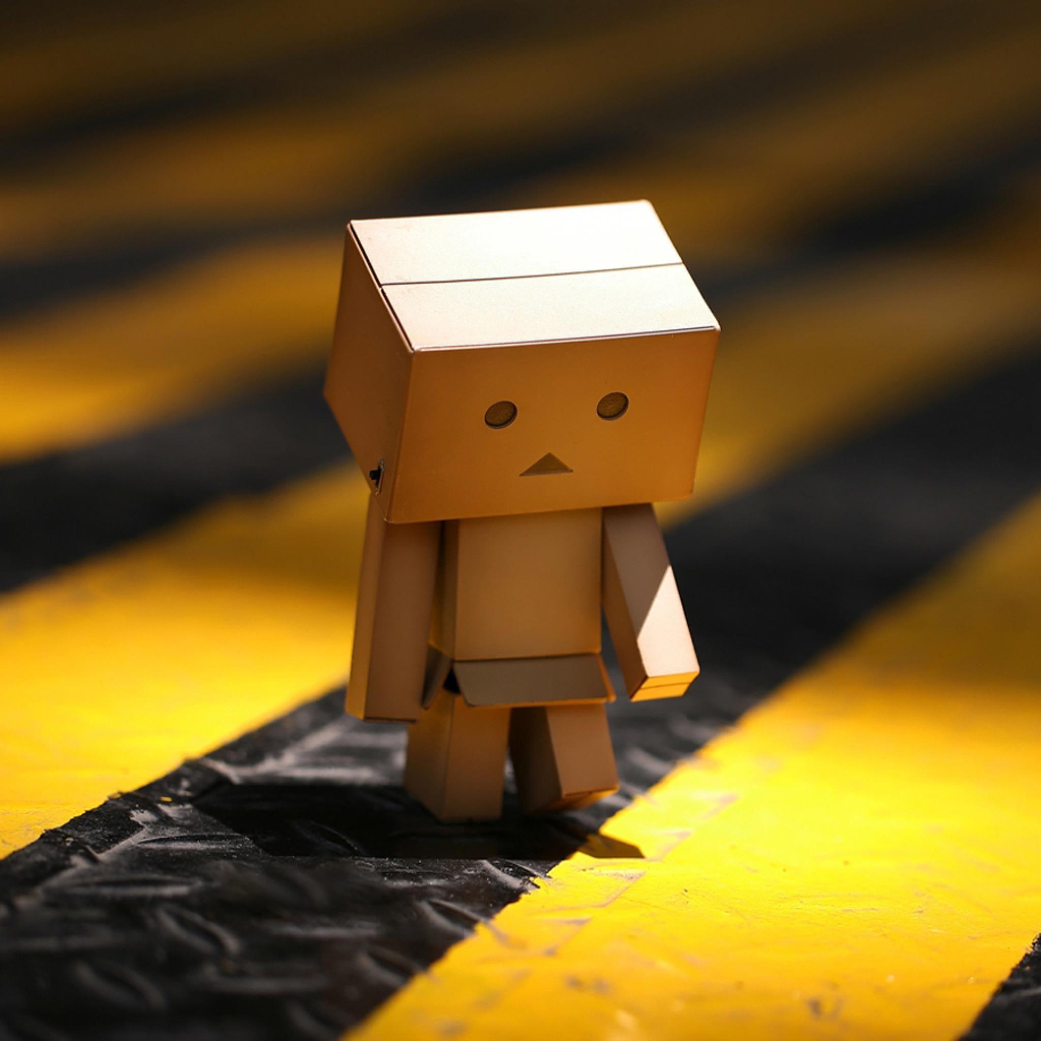 2048x2048 Cute Box Robot Wallpaper