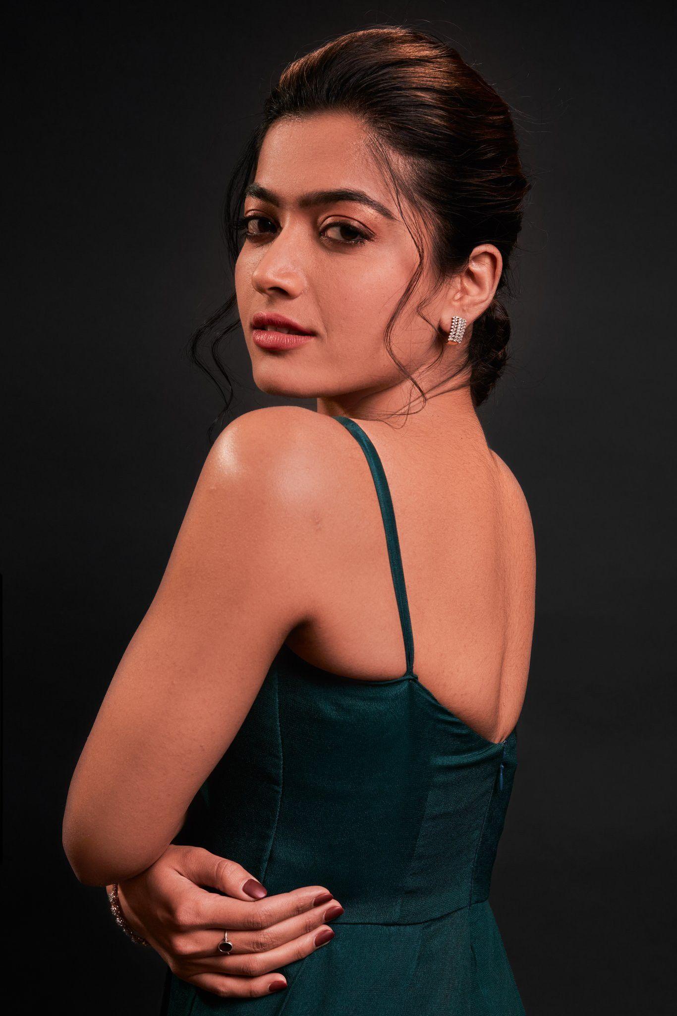 1366x2048 Rashmika Mandanna Wallpaper Free HD Wallpaper