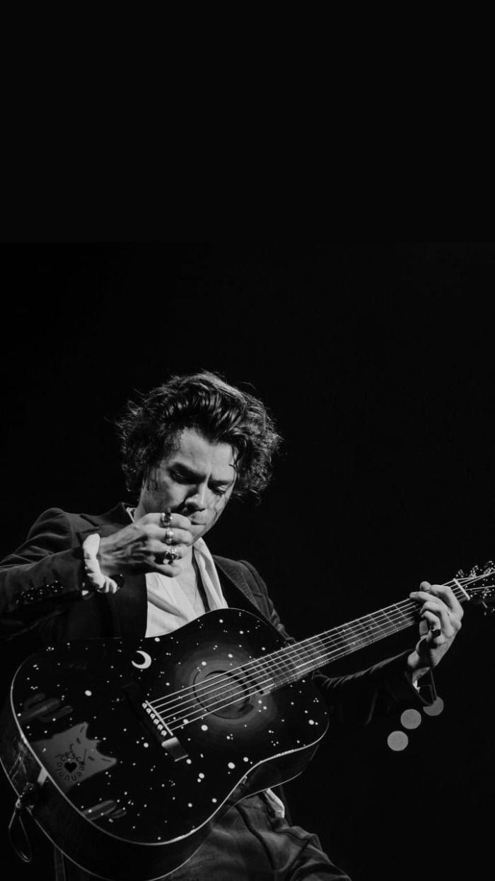 700x1244 for a Cool Harry Styles Wallpaper for Your Phone