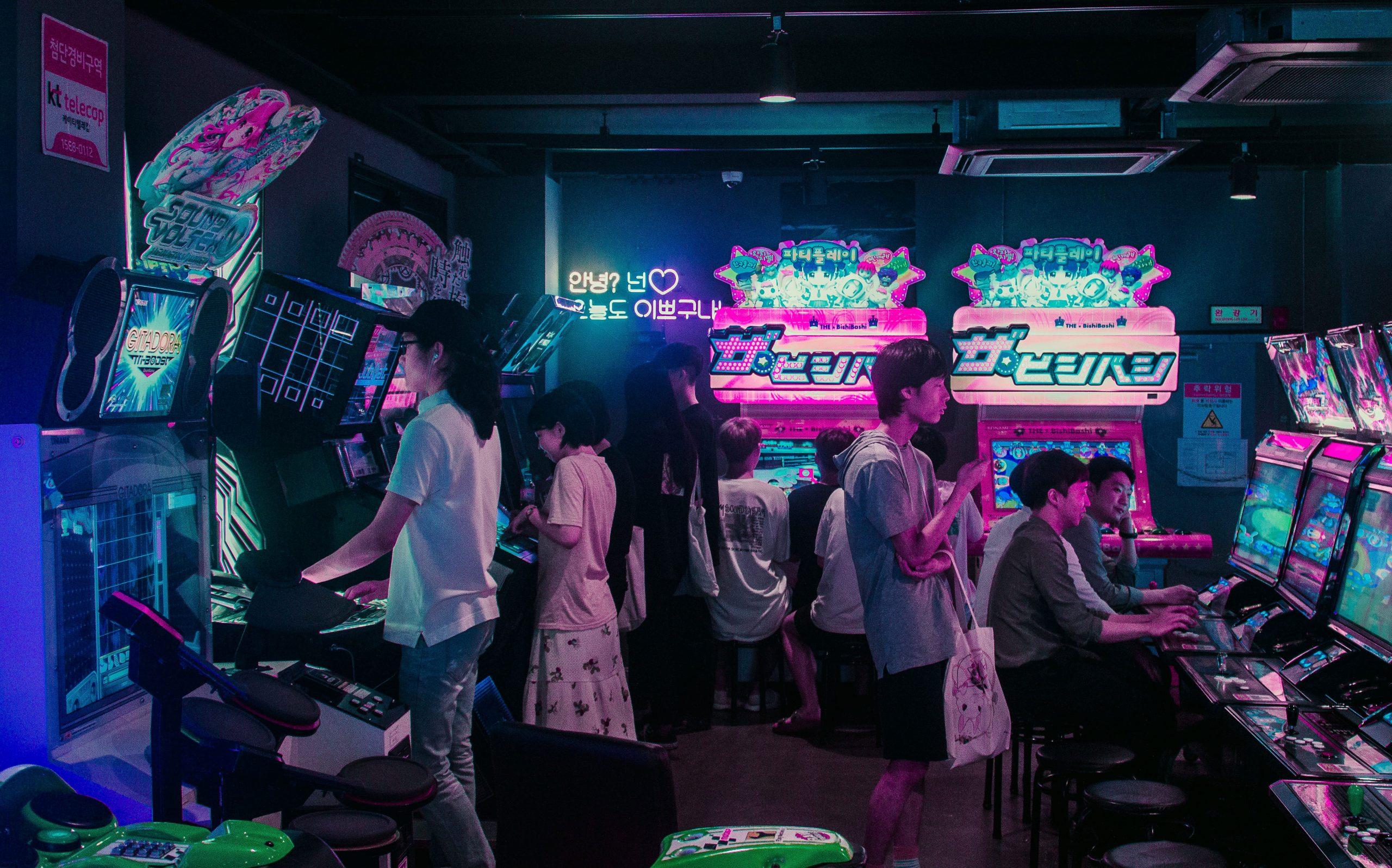 2560x1598 Wallpaper People Playing Arcade Games, Seoul, Korea, Neon
