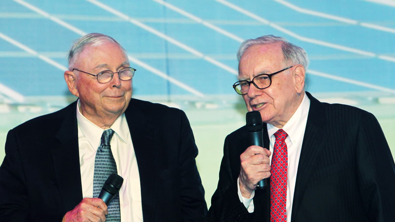 1600x900 Billionaire Charlie Munger praises this 1 skill of Warren Buffett's