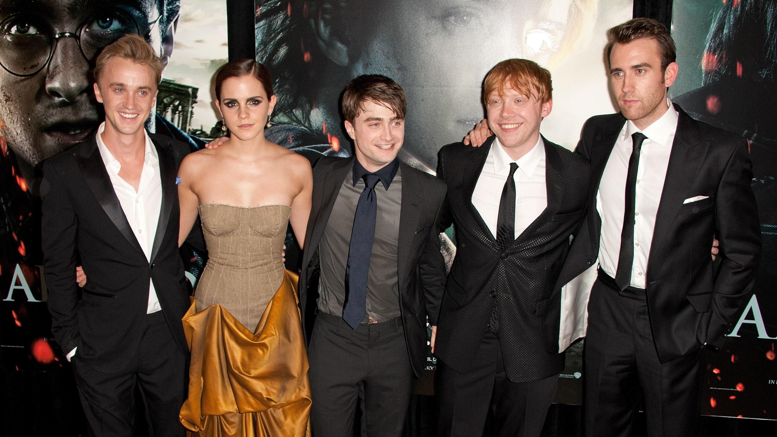 2560x1440 Emma Watson Reveals 'Harry Potter' Cast Has Secret Group Chat