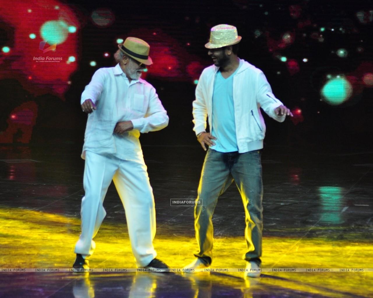 1280x1024 Dancer Prabhu Deva Father