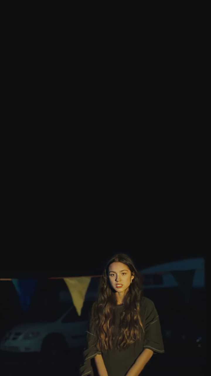 720x1280 Olivia Rodrigo Wallpaper