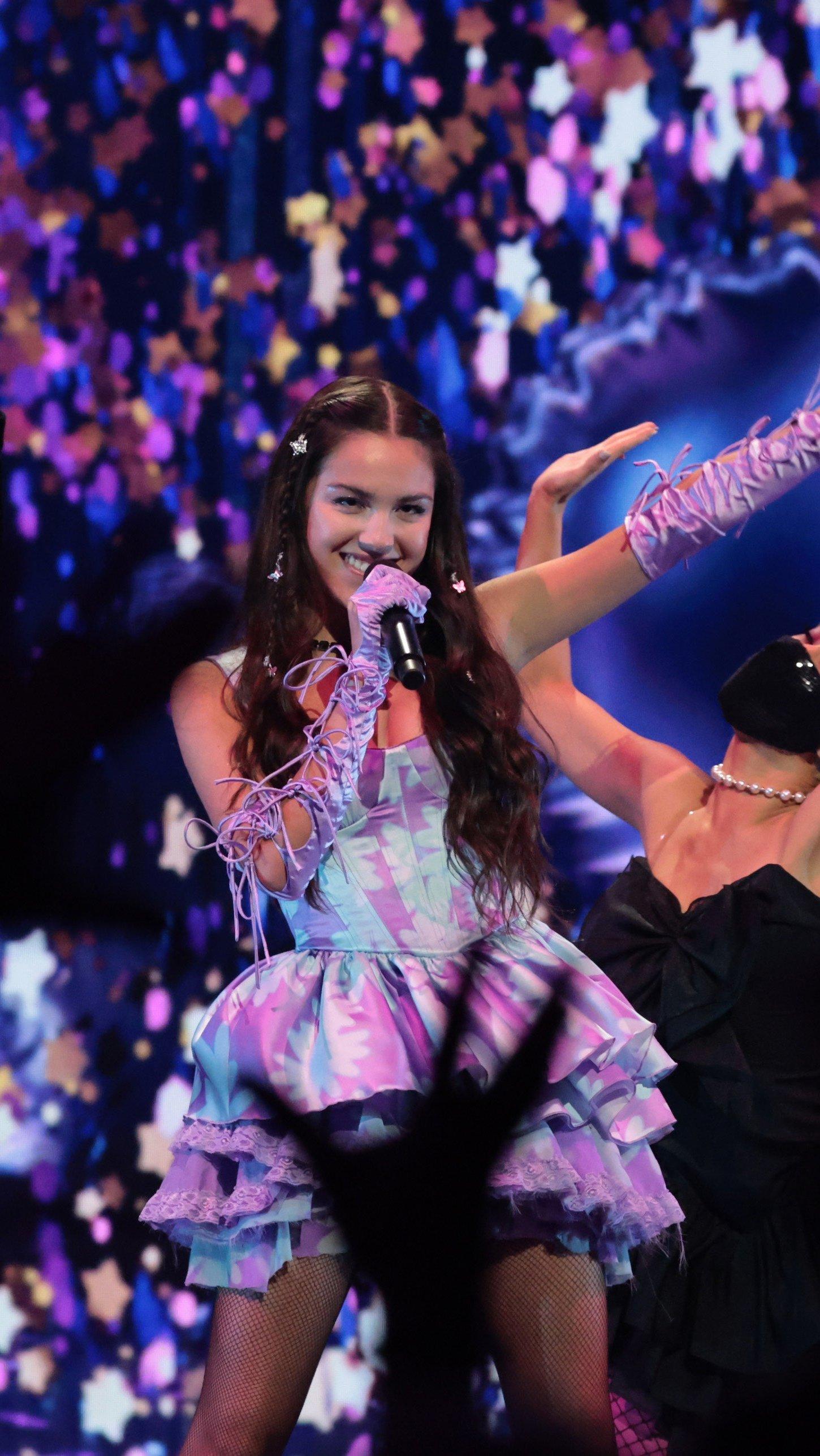 1450x2573 Olivia Rodrigo VMA 2021 Wallpaper