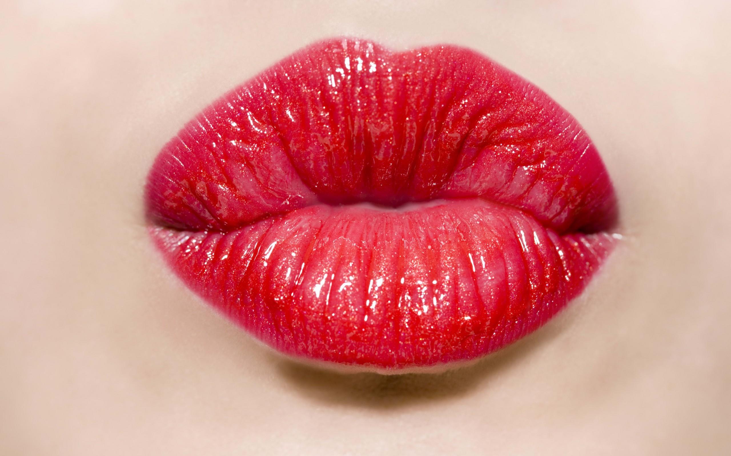 2560x1600 Red Lips Wallpaper