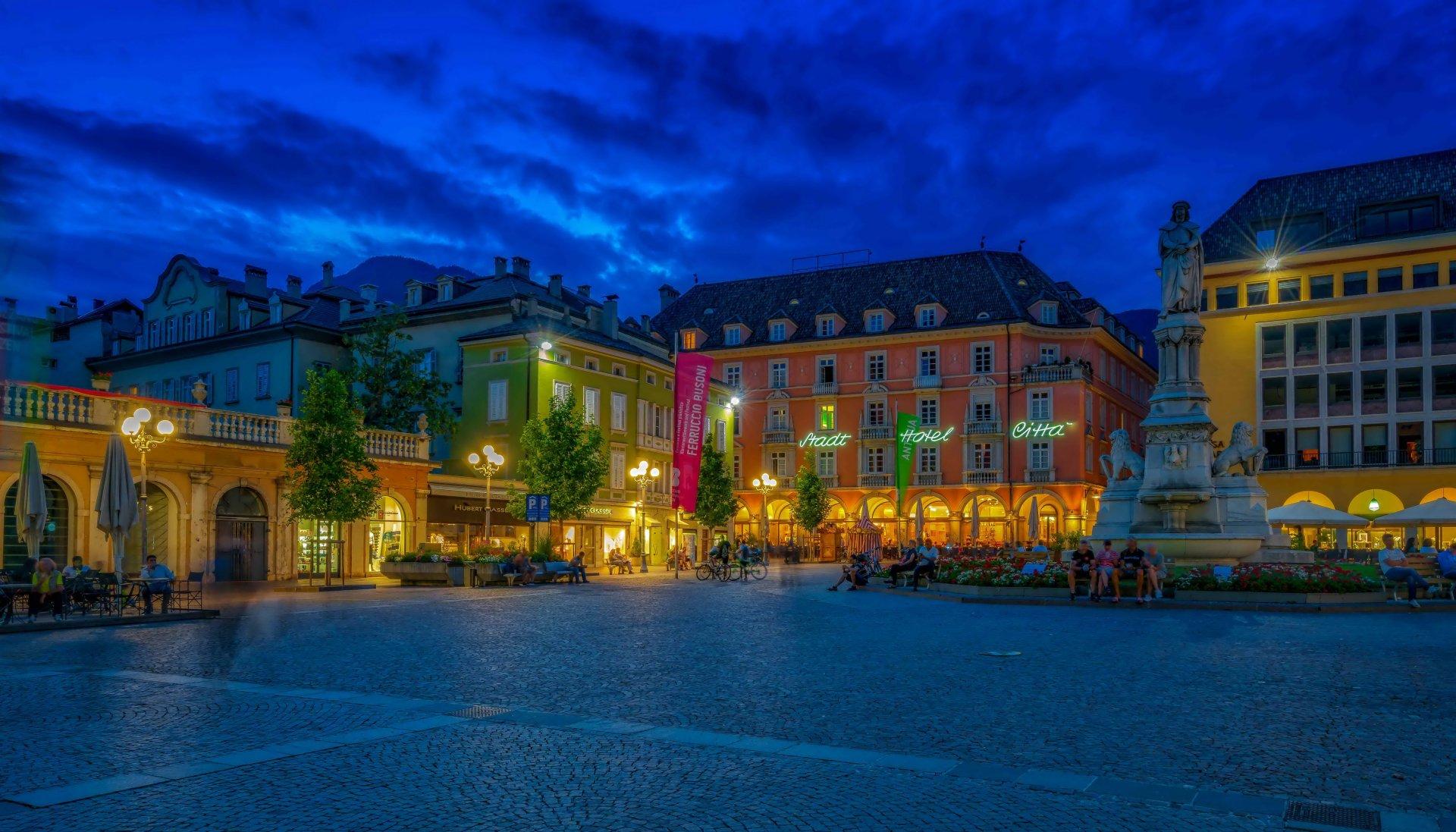 1920x1097 Town Square HD Wallpaper and Background Image