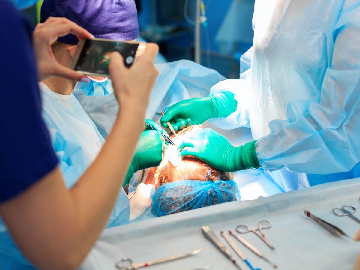 1200x900 Doctors already use phones to share clinical image of patients