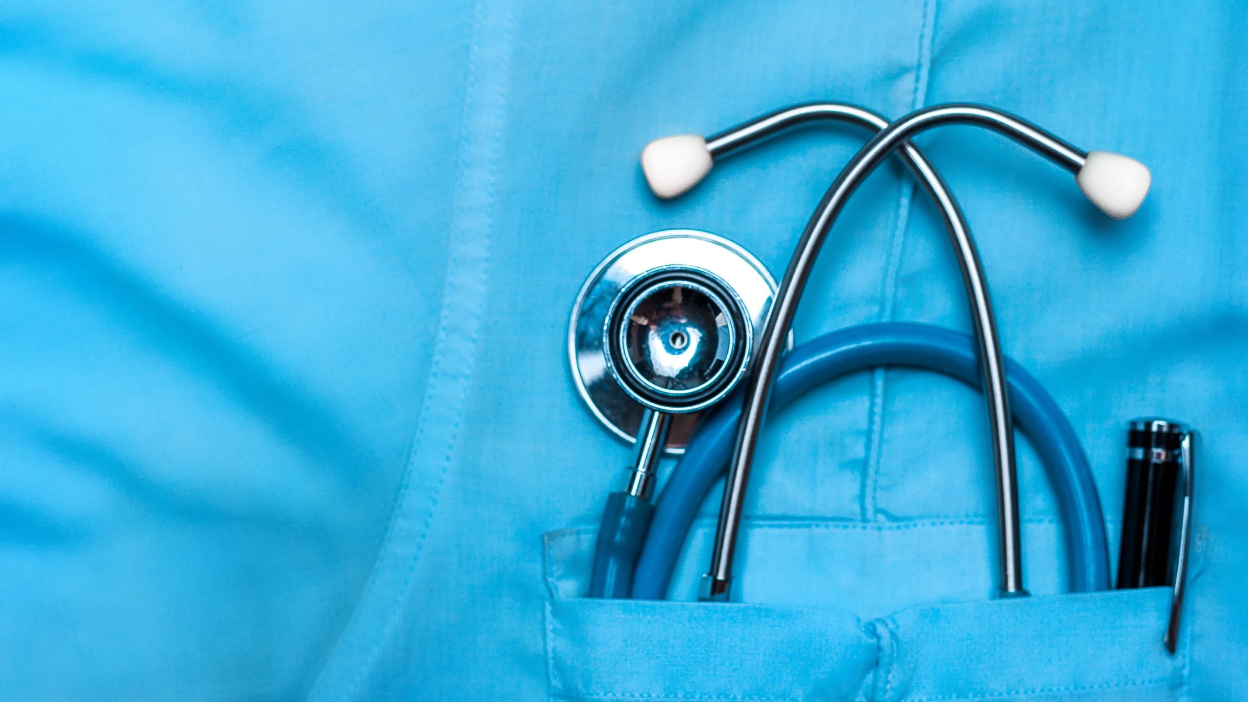 2560x1440 U.S. Move to Restrict Immigrants' Health Care Access Would Hit California's Economy: Study