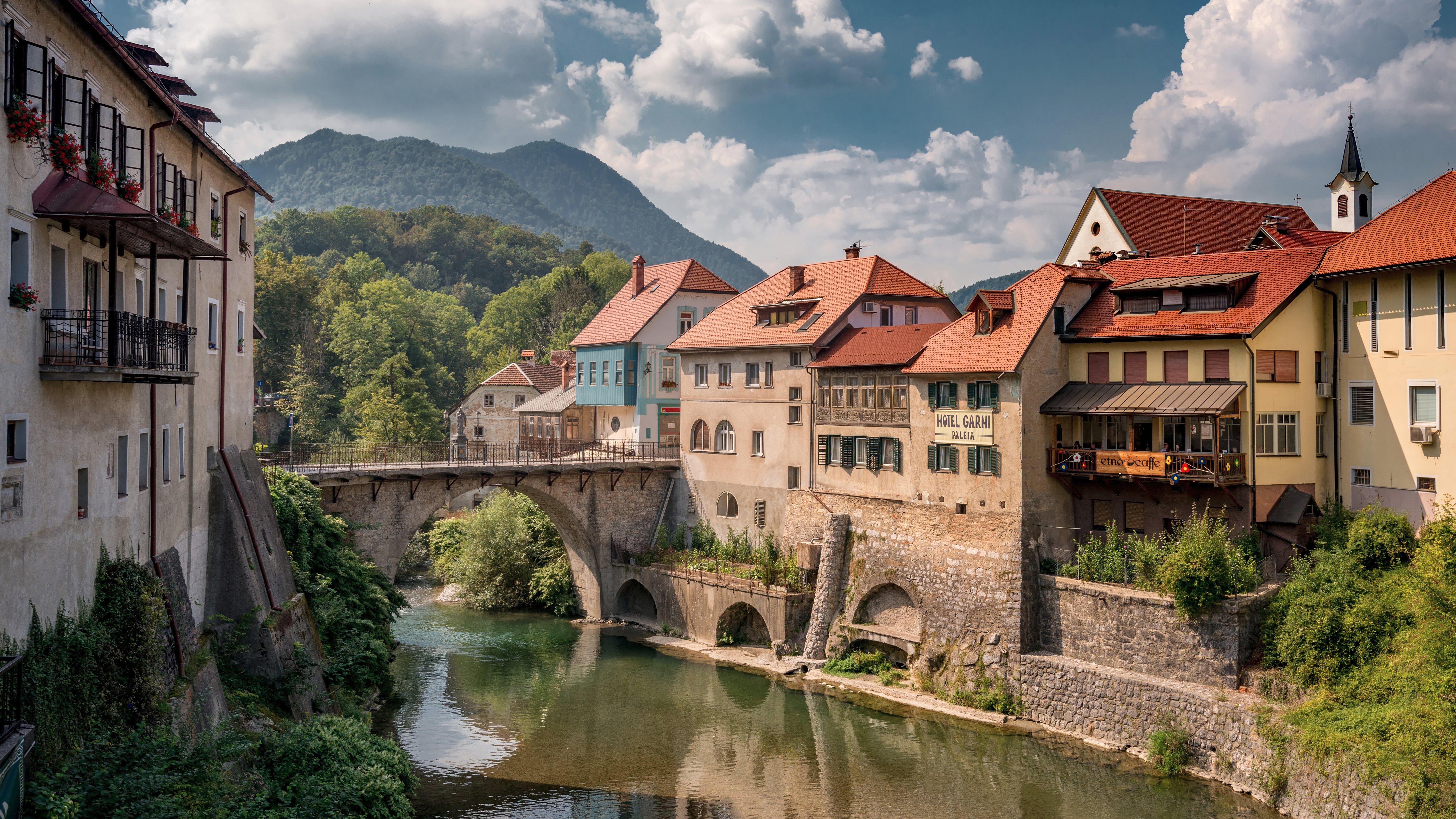 6000x3375 Capuchin Bridge - Škofja Loka Slovenia 4K wallpaper