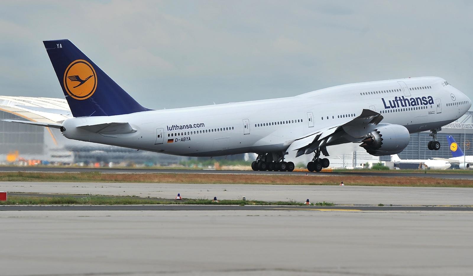 1600x935 Boeing 747 8 Of Lufthansa Set To Takeoff Aircraft Wallpaper 3166