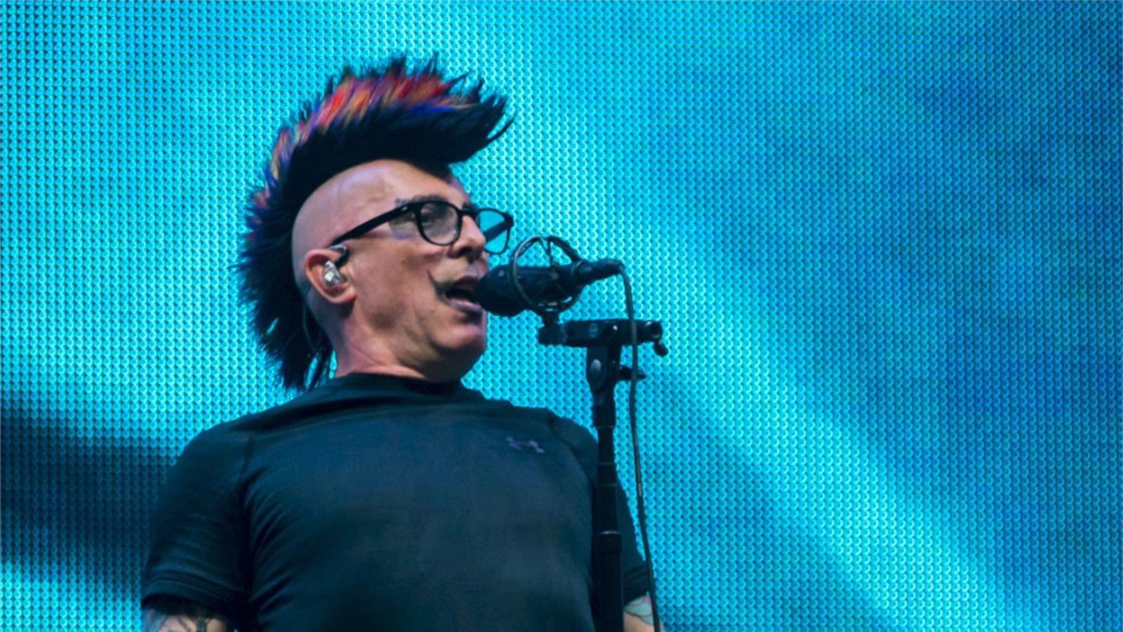 1600x900 revolvermag's Maynard James Keenan debuted an outrageous new stage look at the band's spring tour kickoff