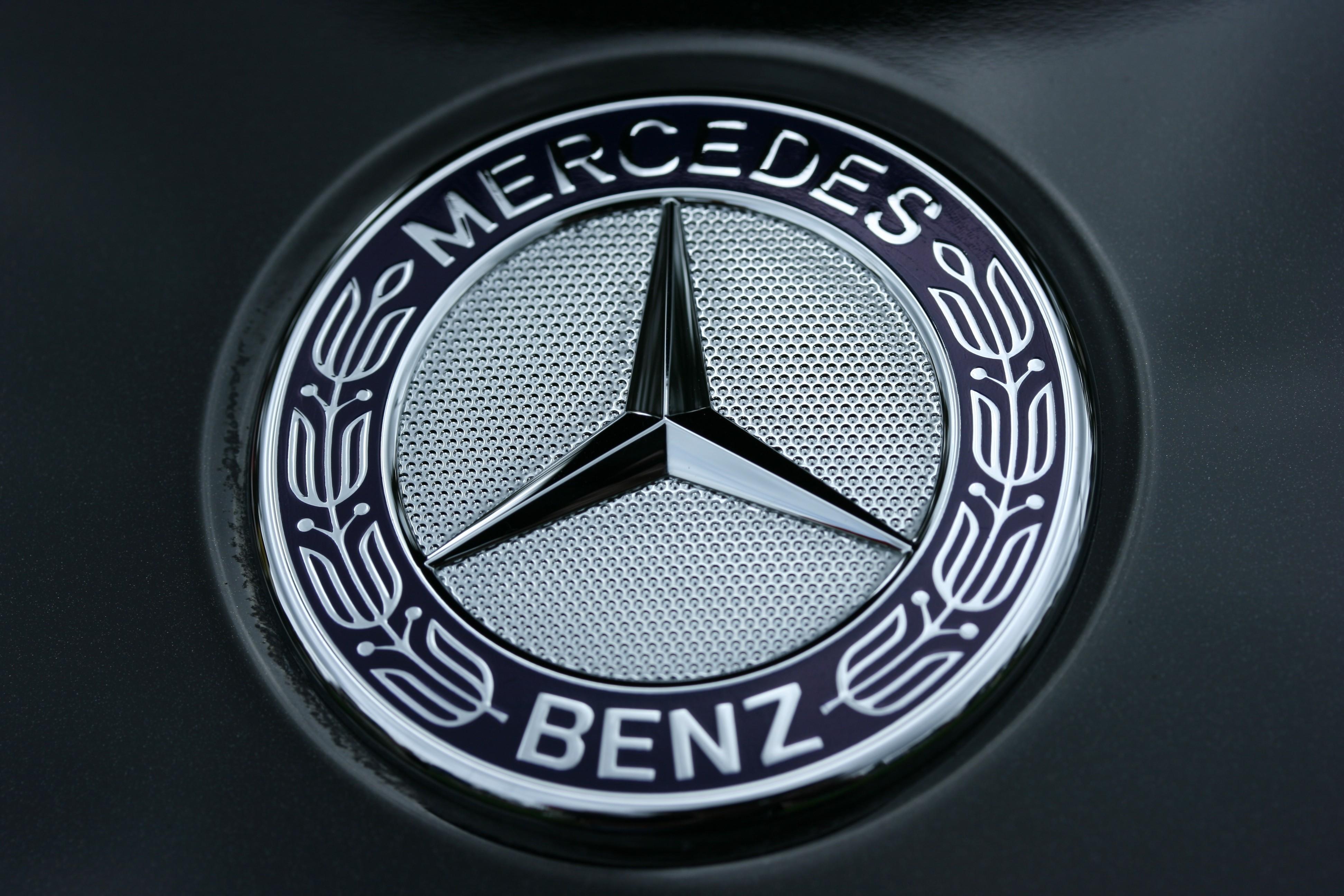 3888x2592 Mercedes Logo Wallpaper