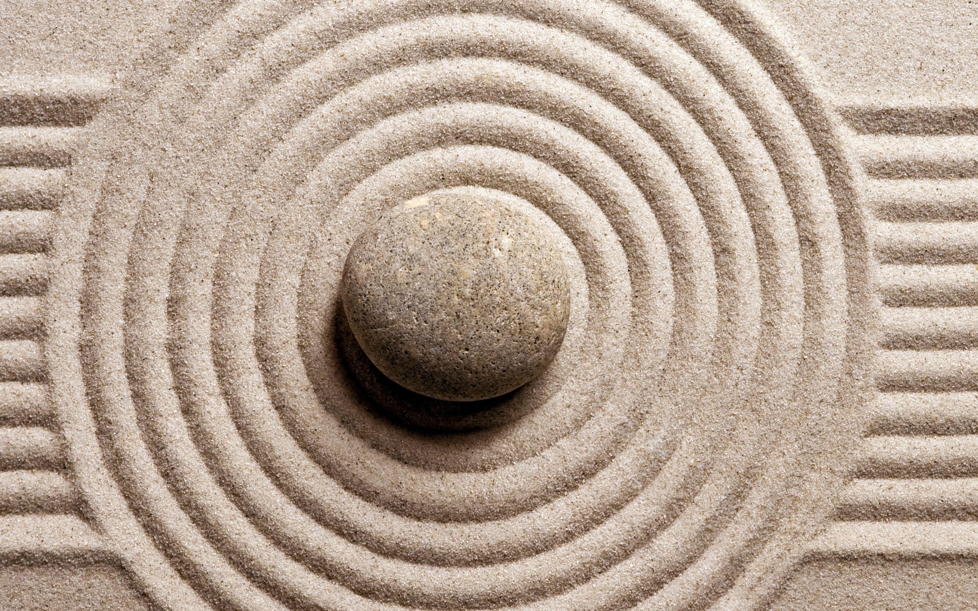 Стоун песок. Узор песок сад камней. Песок для медитации. Круги на песке сад камней. Медитативные круги на песке.